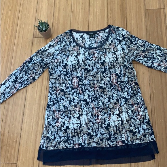 Beautiful shirt from simply Vera by Vera wang - Picture 4 of 5